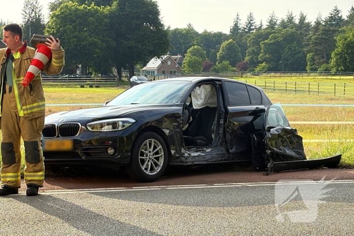 Flinke schades na aanrijding tussen auto's