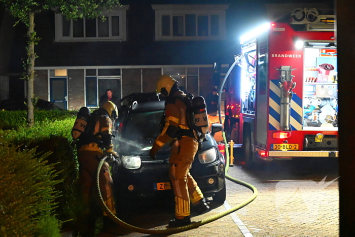 Politie onderzoekt autobrand