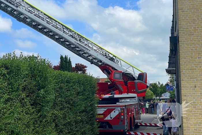 Brandweer ingezet bij brand in dak van woning