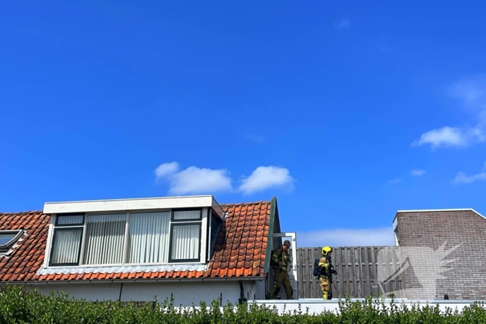 Brandweer ingezet bij brand in dak van woning