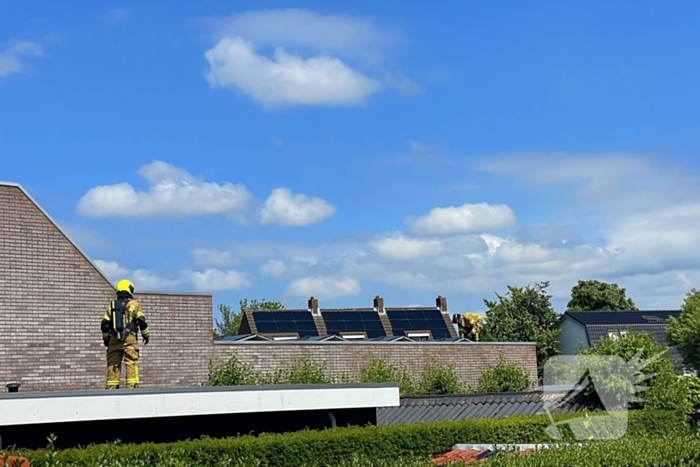 Brandweer ingezet bij brand in dak van woning