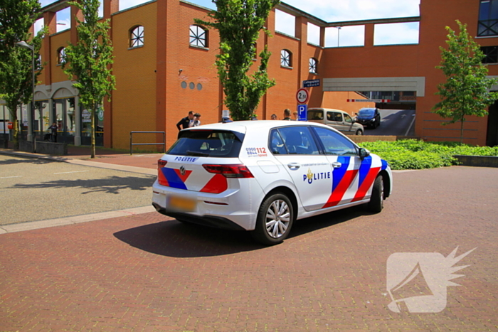 Bestuurder rijdt scootmobiel aan, merkt niks en rijdt door