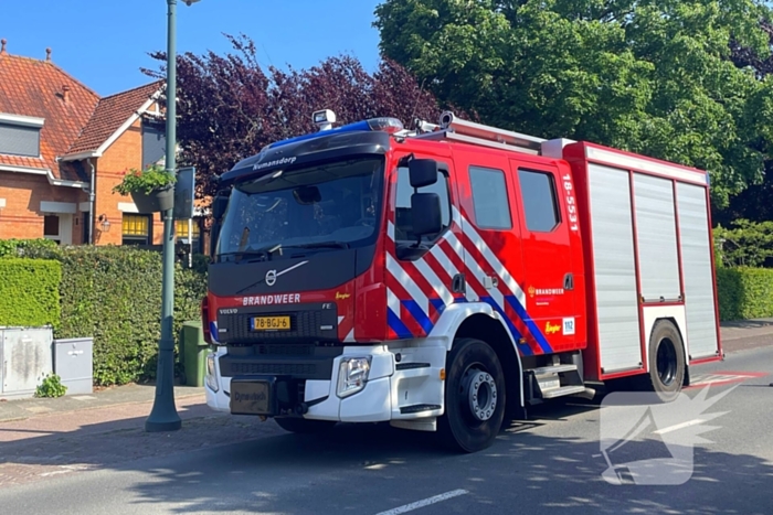 Brandweer ingezet voor brand achter een woning
