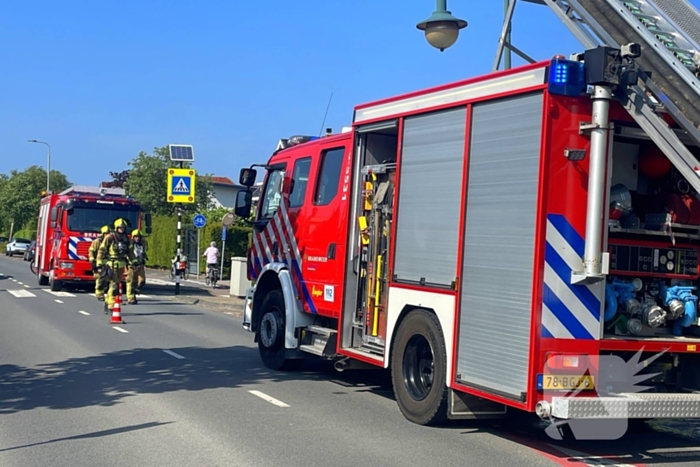 Brandweer ingezet voor brand achter een woning