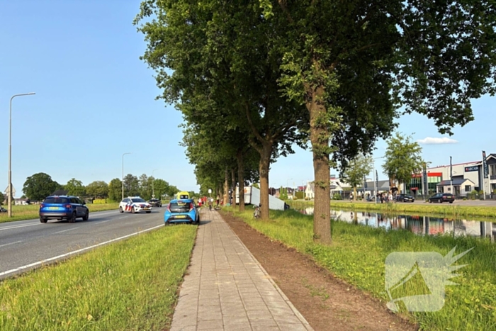 Vrachtwagen raakt van weg en verdwijnt in water