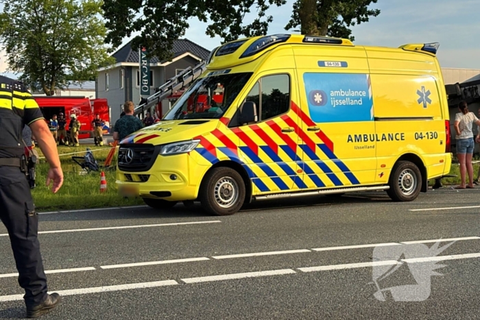 Vrachtwagen raakt van weg en verdwijnt in water