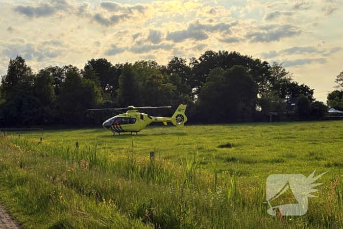 Vrachtwagen raakt van weg en verdwijnt in water