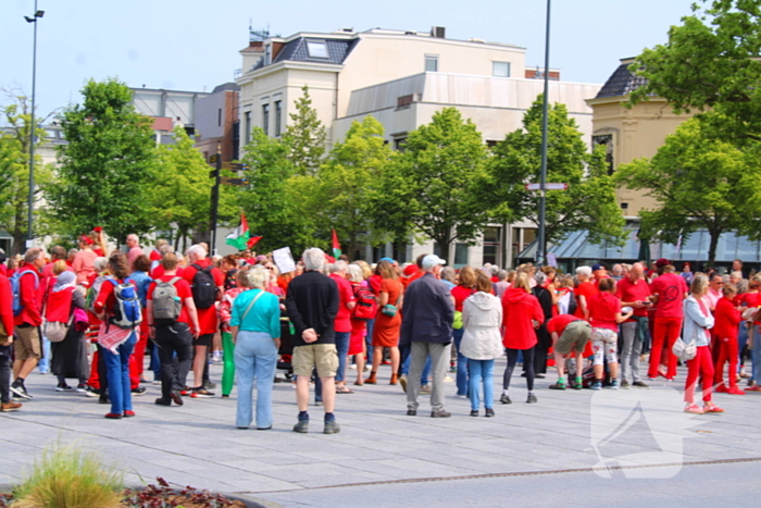 Veel deelnemers aan demonstratie en tegen demonstratie