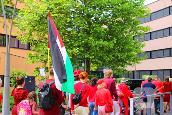 Veel deelnemers aan demonstratie en tegen demonstratie