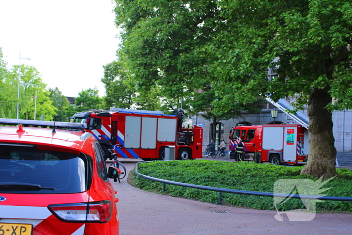 Duikteam haalt persoon uit water