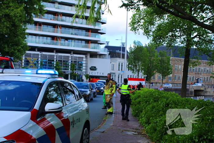 Duikteam haalt persoon uit water