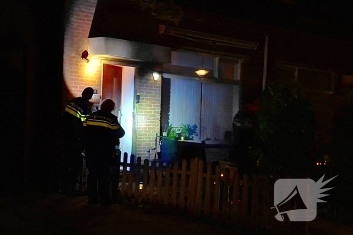 Politie onderzoekt explosie nabij woning