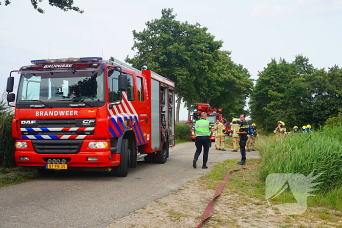 Paarden gered bij uitslaande brand