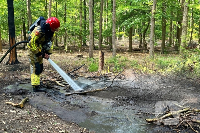 Brandweer blust moeilijk vindbaar vuur