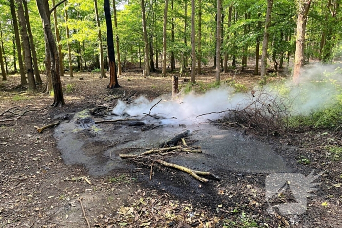 Brandweer blust moeilijk vindbaar vuur