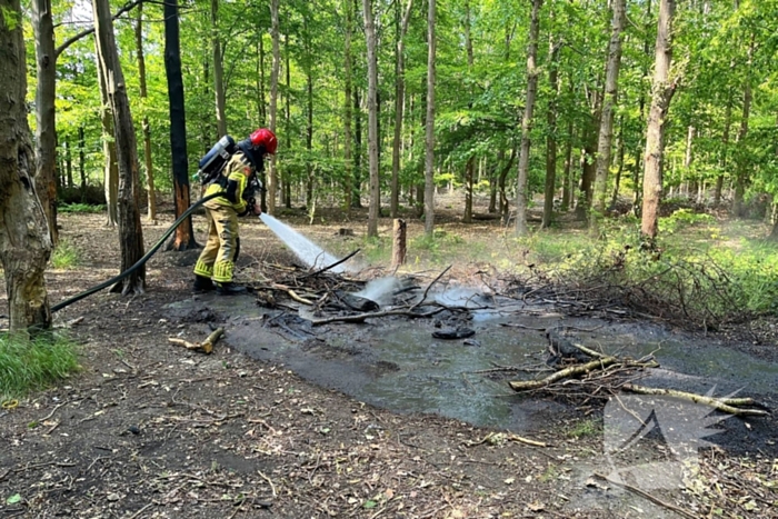 Brandweer blust moeilijk vindbaar vuur