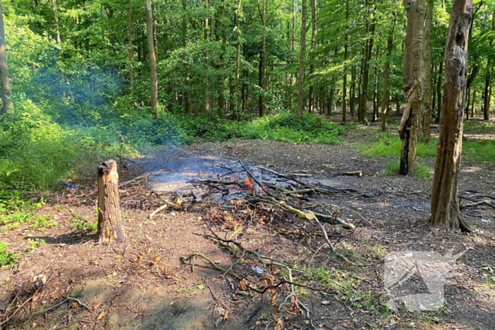 Brandweer blust moeilijk vindbaar vuur