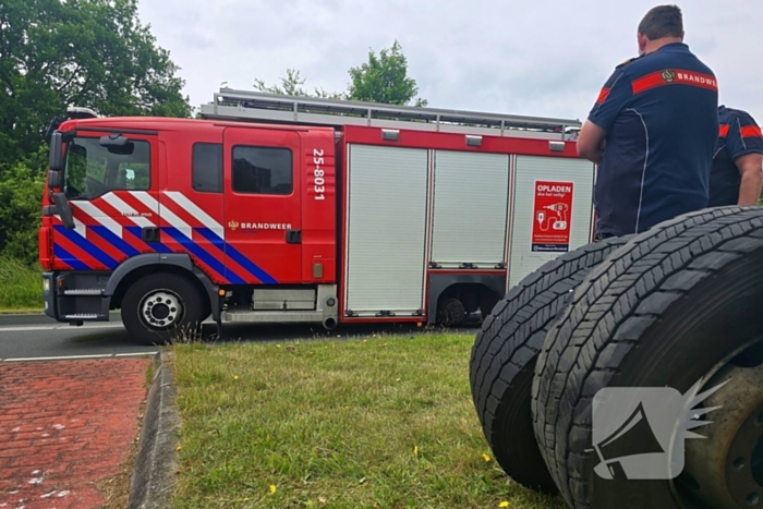 Brandweerwagen verliest wielen tijdens spoed