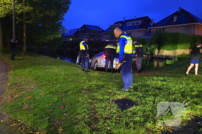 Bestuurder aangehouden bij te water geraakt voertuig