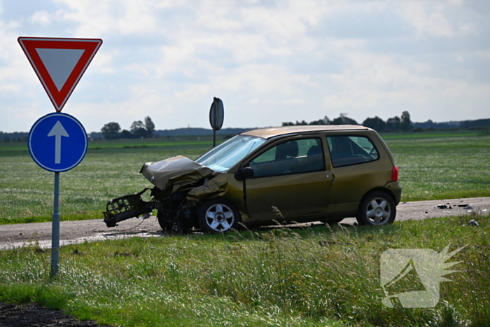 Frontaler botsing veroorzaakt ravage