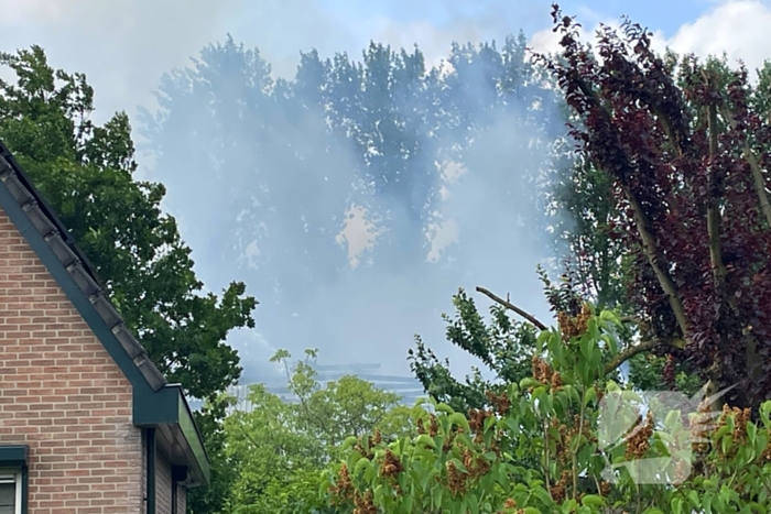 Rookoverlast door brand in bijgebouw