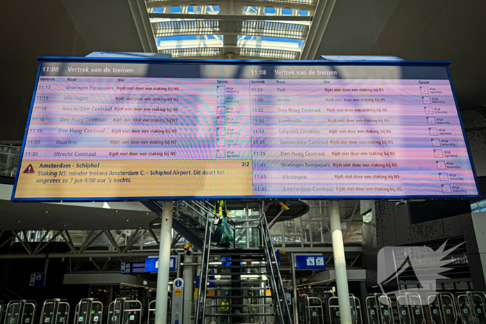 Landelijke NS staking zorgt voor gestrande reizigers en toeristen