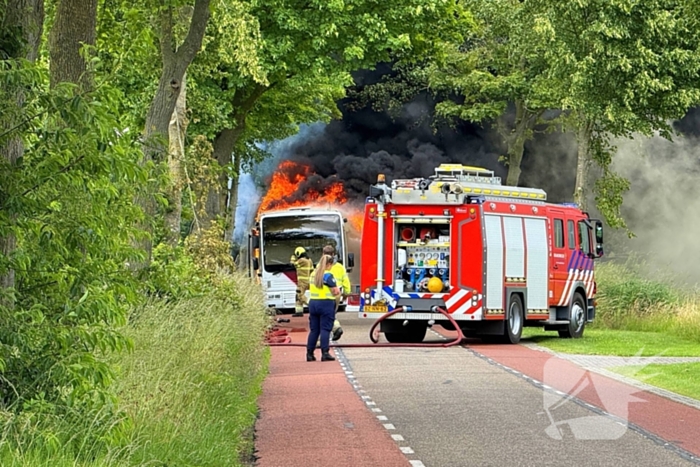 Stadsbus volledig in brand