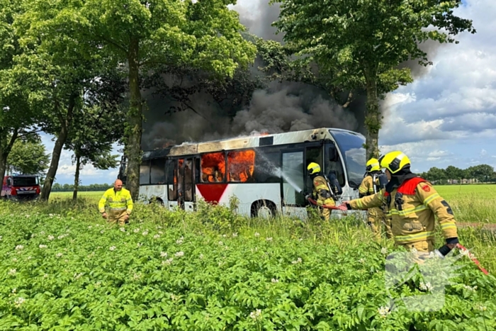 Stadsbus volledig in brand