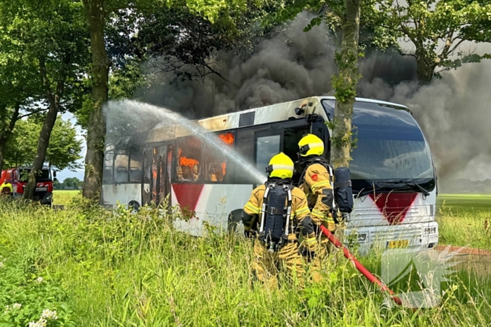 Stadsbus volledig in brand