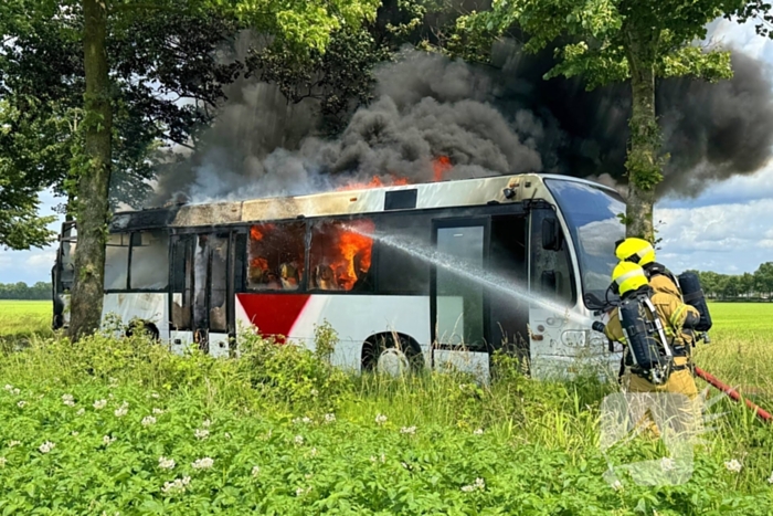 Stadsbus volledig in brand