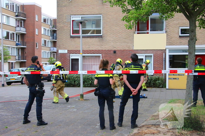 Hulpdiensten groots ingezet voor persoon op balkon, flats ontruimd