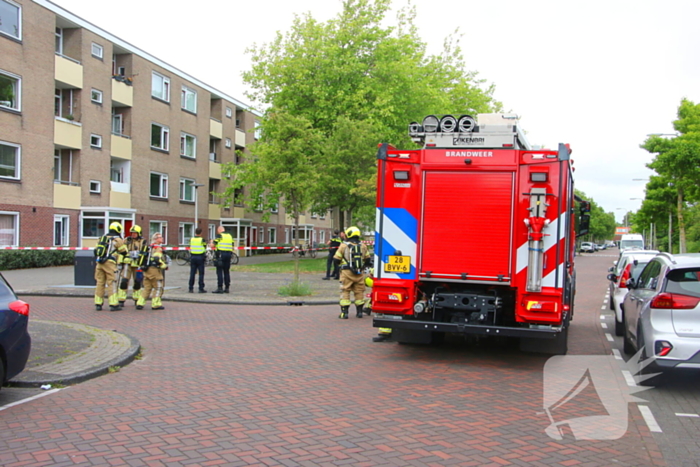 Hulpdiensten groots ingezet voor persoon op balkon, flats ontruimd