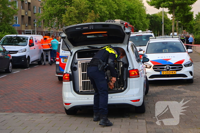 Hulpdiensten groots ingezet voor persoon op balkon, flats ontruimd