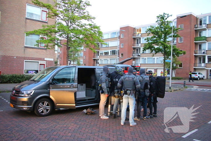 Hulpdiensten groots ingezet voor persoon op balkon, flats ontruimd