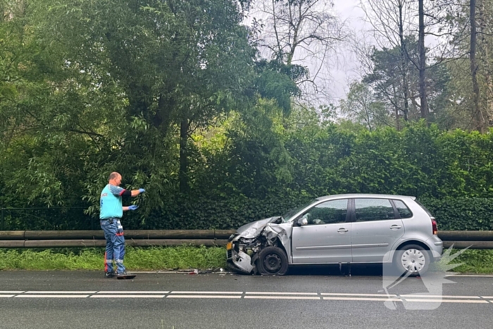 Bestuurder klapt op afslaande auto