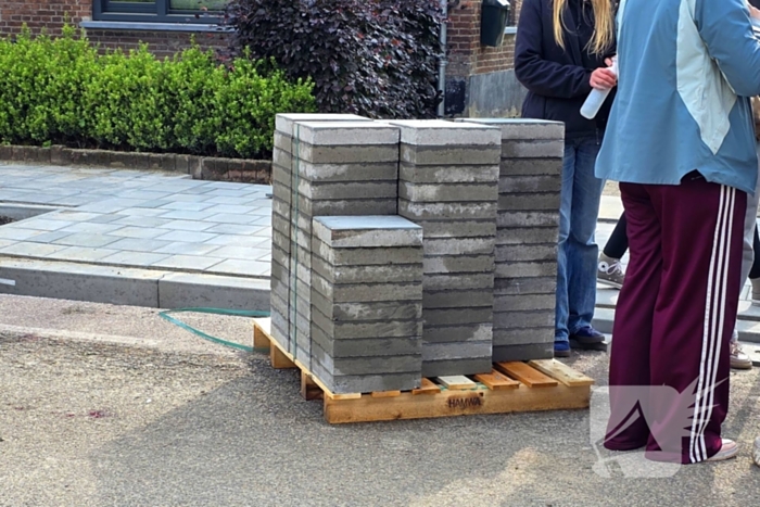 Fietser gewond bij aanrijding met pallet met tegels