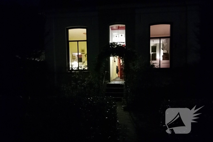 Politie doet onderzoek naar explosie bij woning