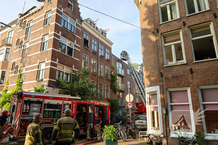 Brand op dak woning geblust zonder gewonden
