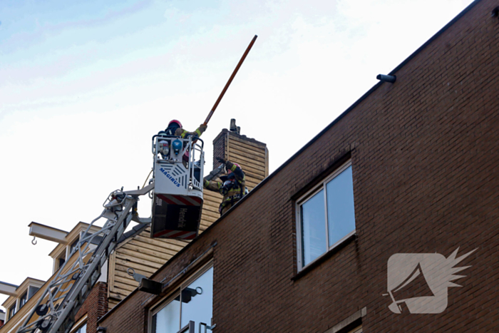 Brand op dak woning geblust zonder gewonden