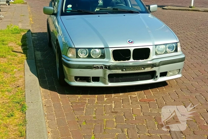 Auto en scooter in botsing