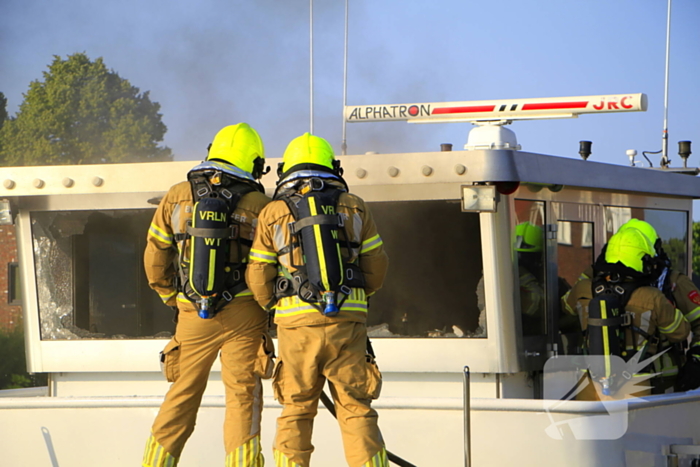 Flinke rookontwikkeling bij brand in schip