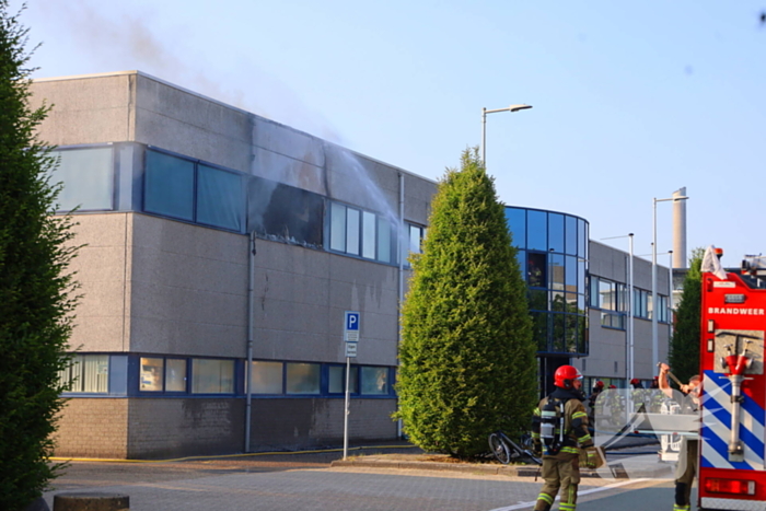 Brand in kantoorpand onder controle