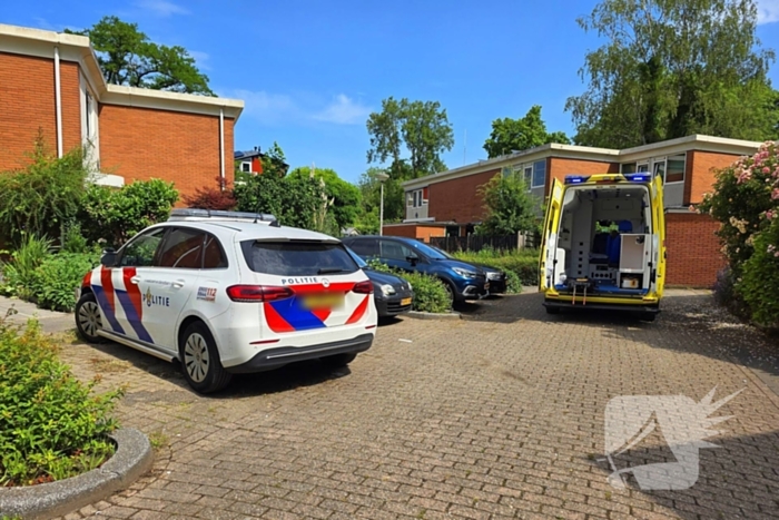 Glazenwasser valt van dakrand