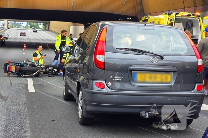 Motorrijder gewond bij ongeval, snelweg deels dicht