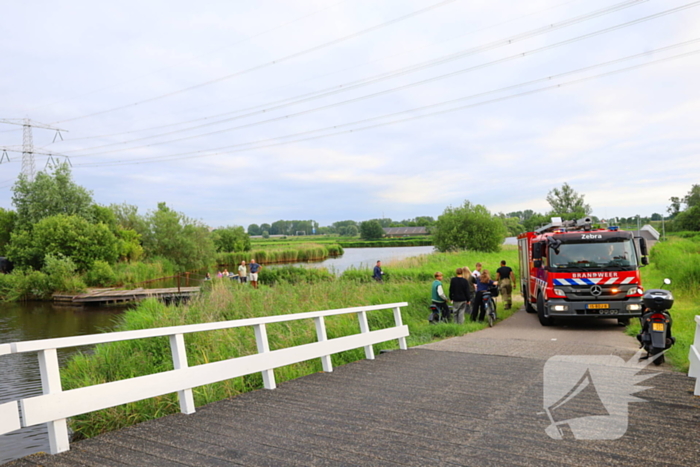 Brand door stoken fikkie bij hooibalen