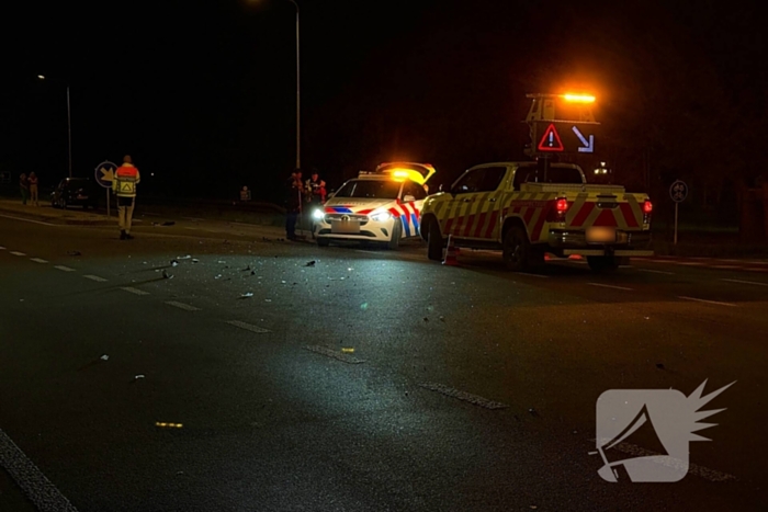 Vrouw rijdt verkeersbord uit de grond zonder gewonden