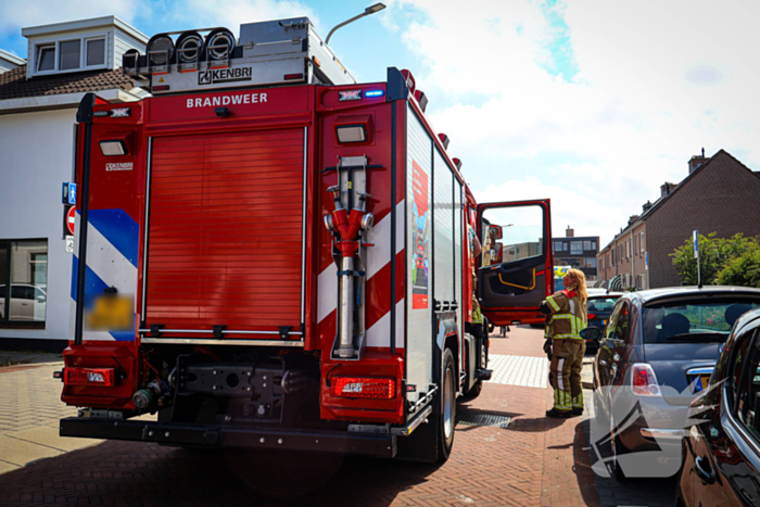 Brandweer bevrijdt kind uit speeltoestel