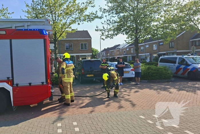 Brandweer blust voertuigbrand