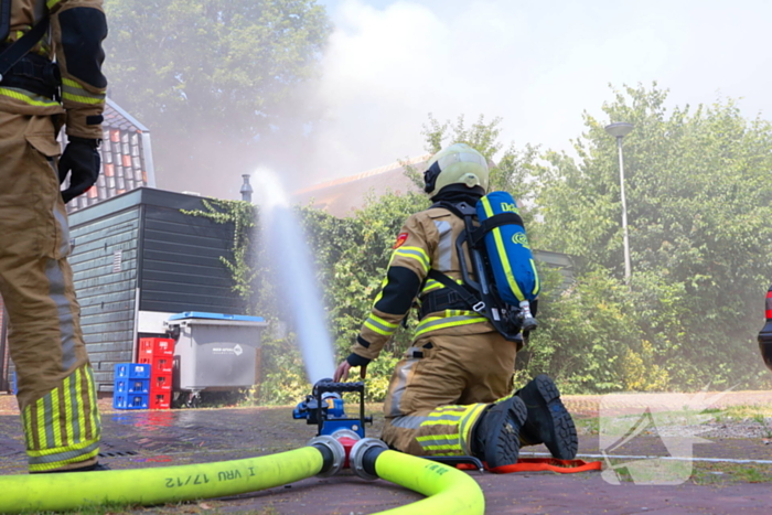 Brand in rieten dak van woning