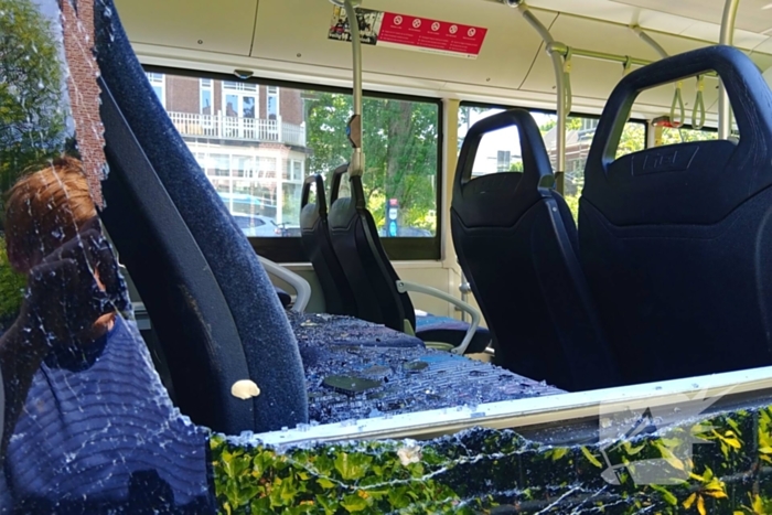 Botsing lijnbus en verhuislift